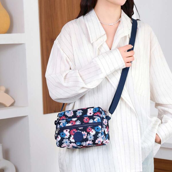 Women's multi-pocket printed shoulder bag - Image 2